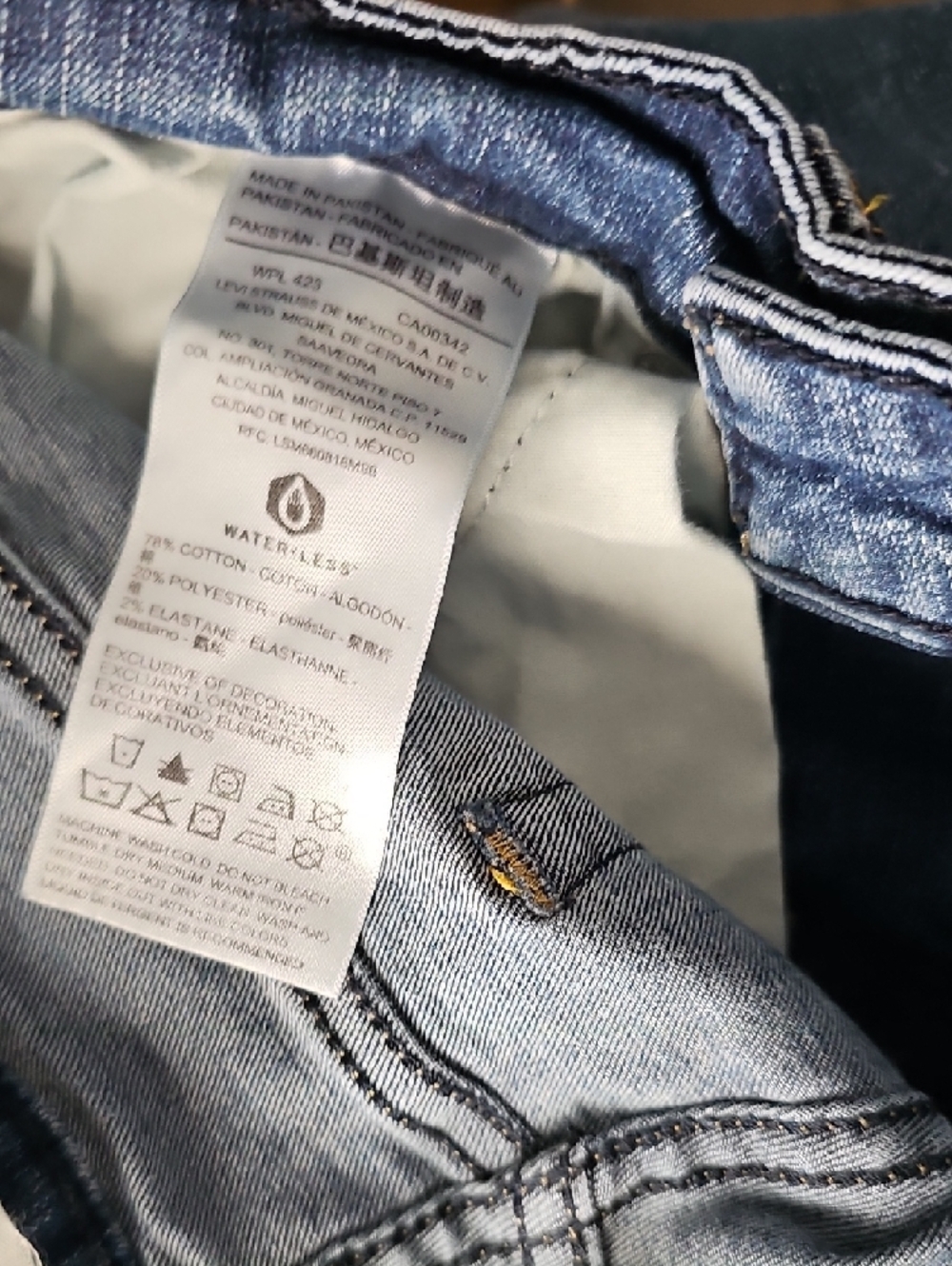 Signature by Levi Strauss Women's Skinny Mid-Blue Stretch Jeans - Picture 5 of 5
